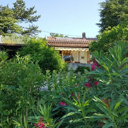 Reve De Provence Avec Jardin Et Piscine 빌라
